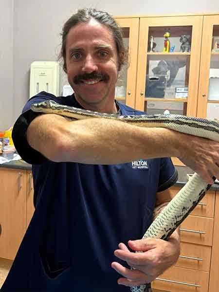 Hilton Vet Hospital - Meet Our Team - Dr Dario Conesa